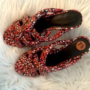 White and red flowers - High heels sandals